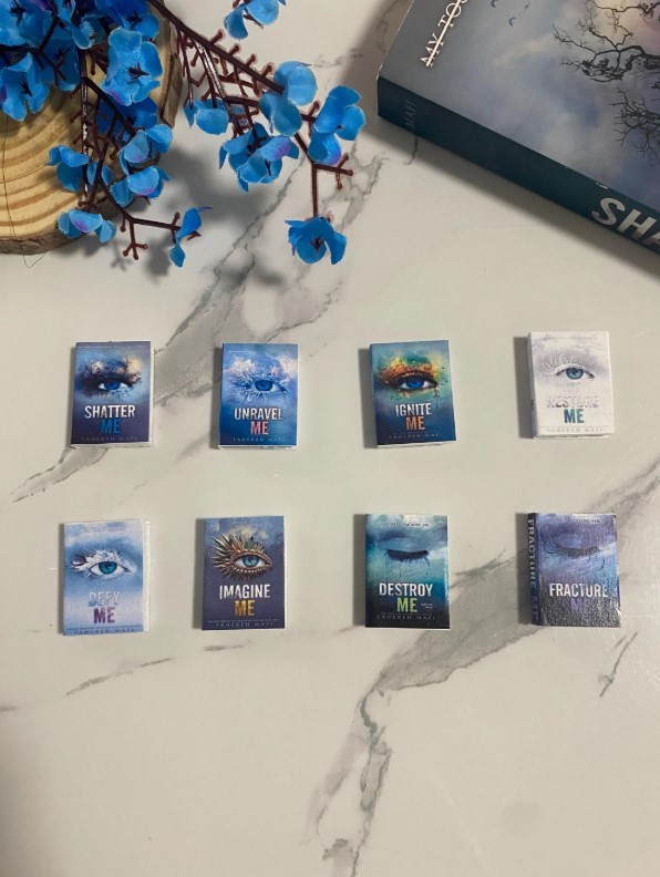 shatter me mini book set