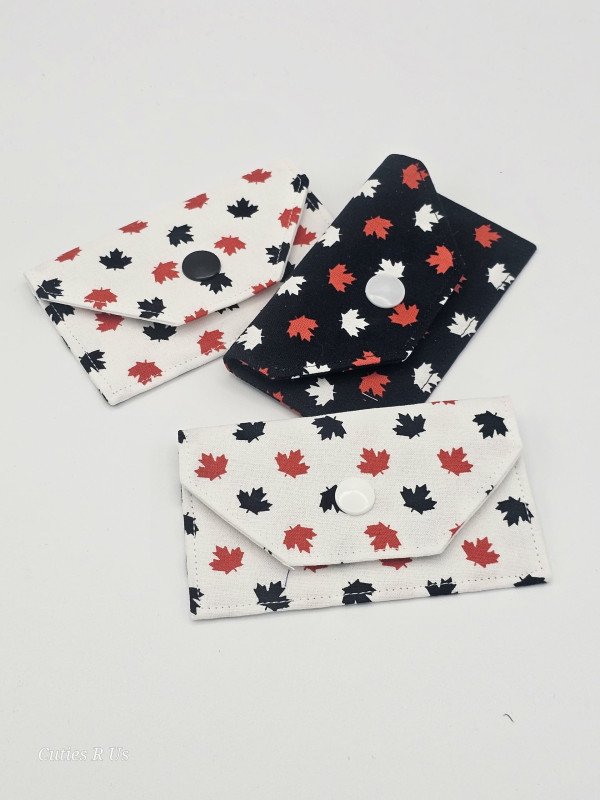 Handmade Maple Leaf Fabric Card Pouch – Business Card & Credit Card Holder