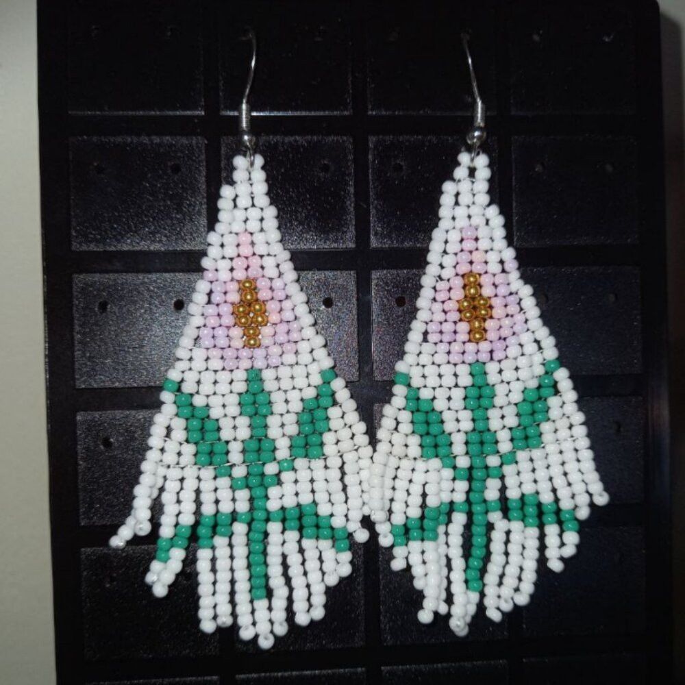 Floral Elegance in Every Bead