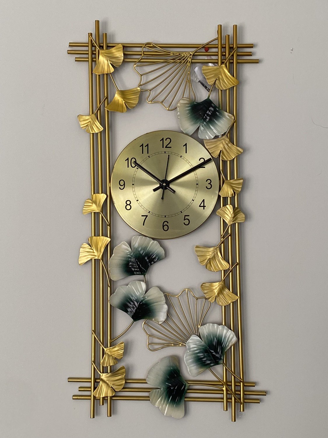 METAL DECORATIVE WALL CLOCK