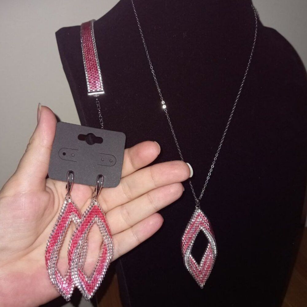 [MADE TO ORDER] Pink & Silver Peyote Stitch Beaded Set - Pendant Necklace, Drop Earrings & Bracelet