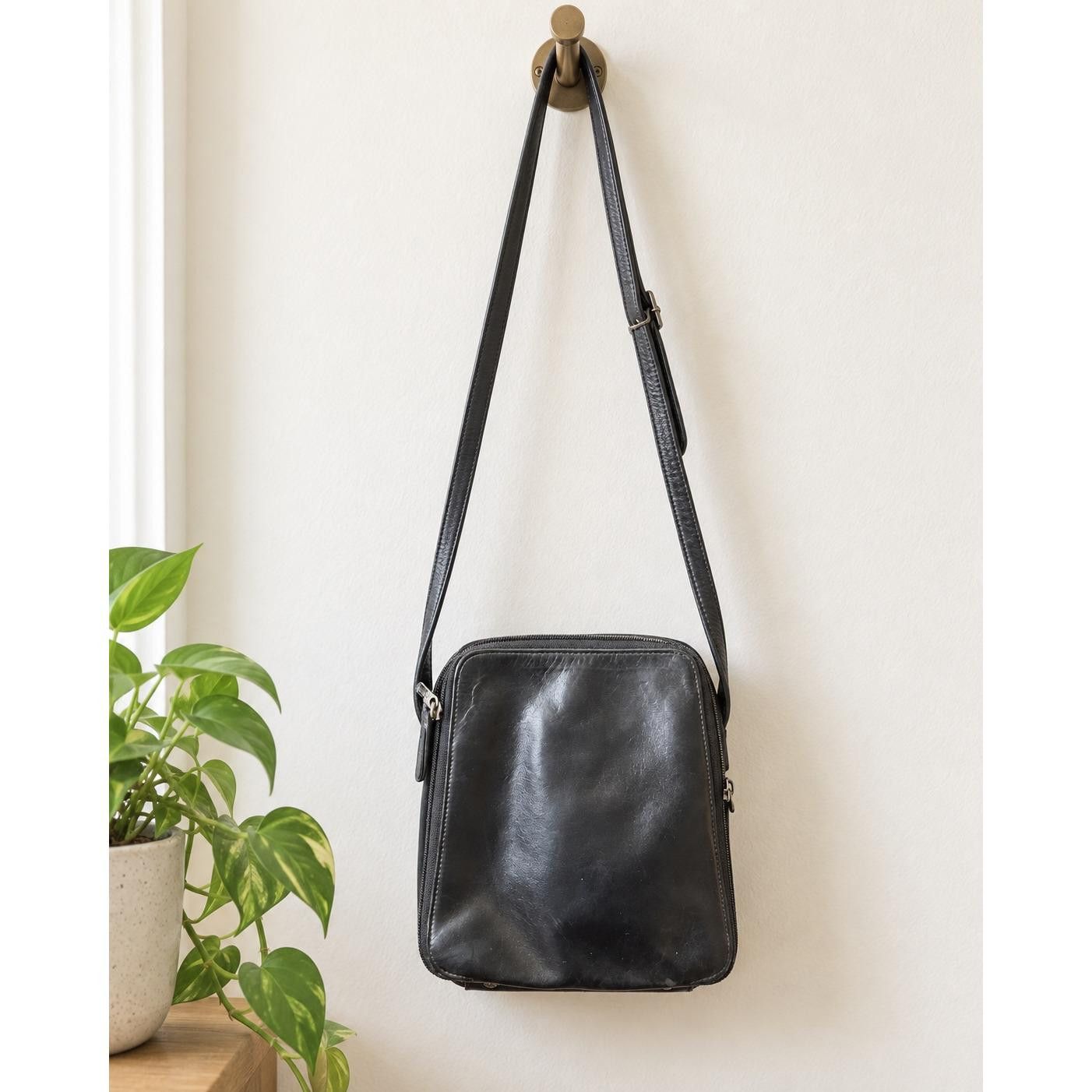 Danier Black Genuine Leather Triple Zip Crossbody Organizer Bag Silver Hardware