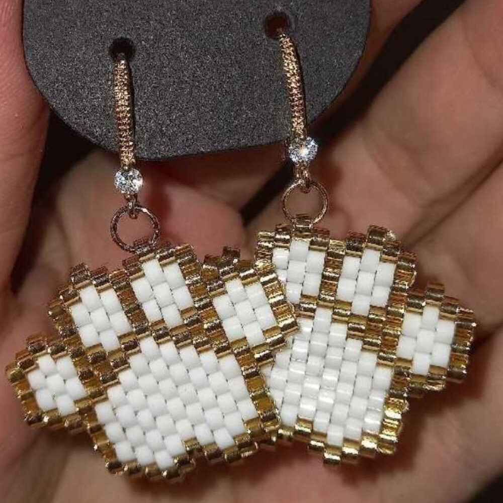 Beaded Paw Print Earrings –  Gift for the pet parents)