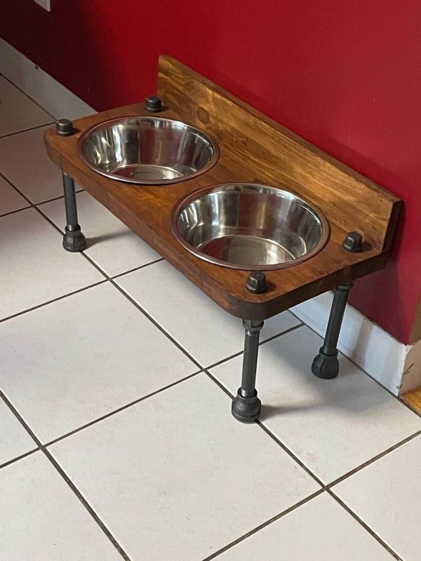 Floating 3 bowl dog bowl feeder bottom mount style