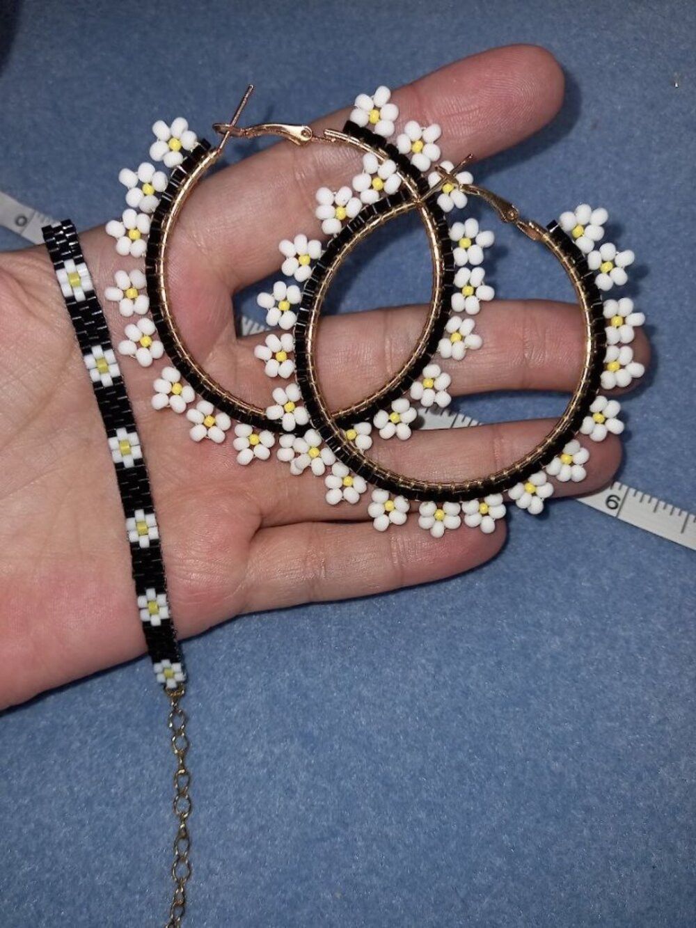Black Daisy Beaded Hoop Earrings and Bracelet Set - Summer Floral Jewelry Set